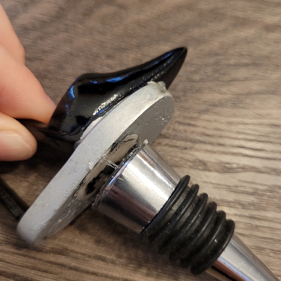 Red Stiletto Shoe Wine Bottle Holder Bow at Heel Durable Resin + 2 free gifts - Picture 8 of 10